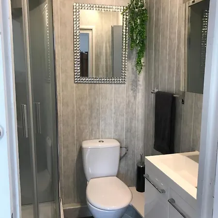 - - Sleeps 2 - Parking Montembœuf