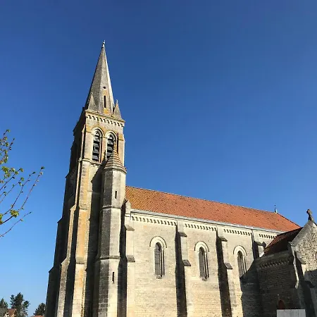 - - Sleeps 2 - Parking بيت للعطل Montembœuf