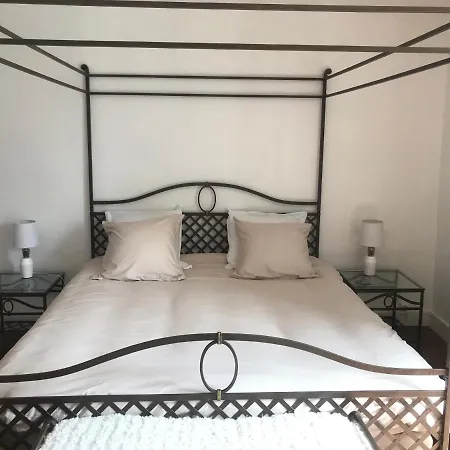 - - Sleeps 2 - Parking * Montemboeuf