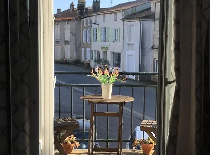 - - Sleeps 2 - Parking Montembœuf