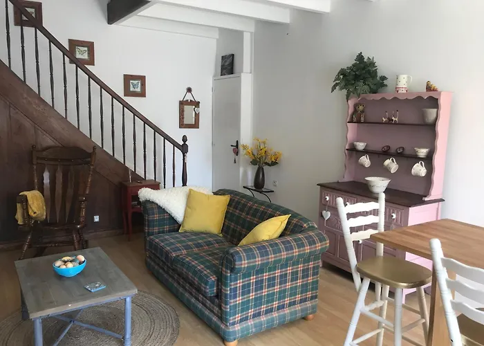 Сasa de vacaciones - - Sleeps 2 - Parking Montembœuf