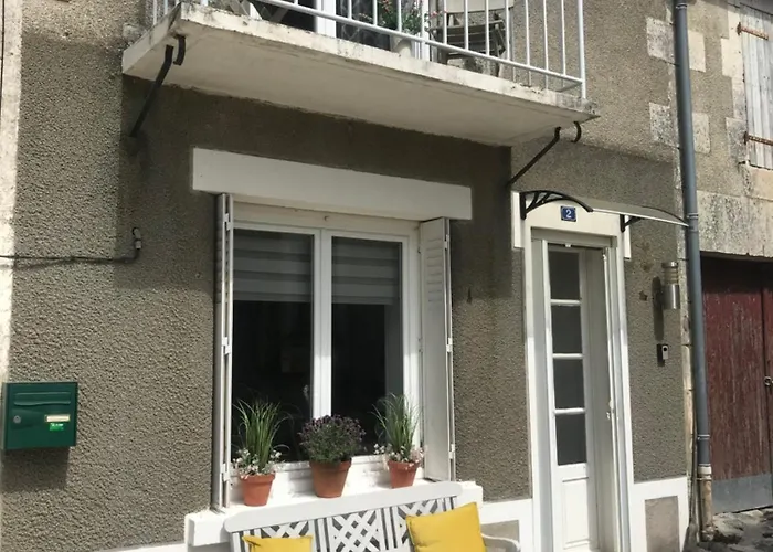 - - Sleeps 2 - Parking * Montembœuf